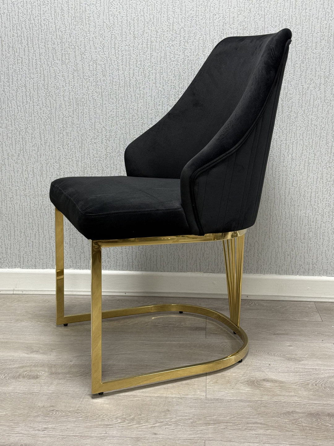 Arial Marble & Gold Dining Table With Carlton Dining Chairs Gold Legs